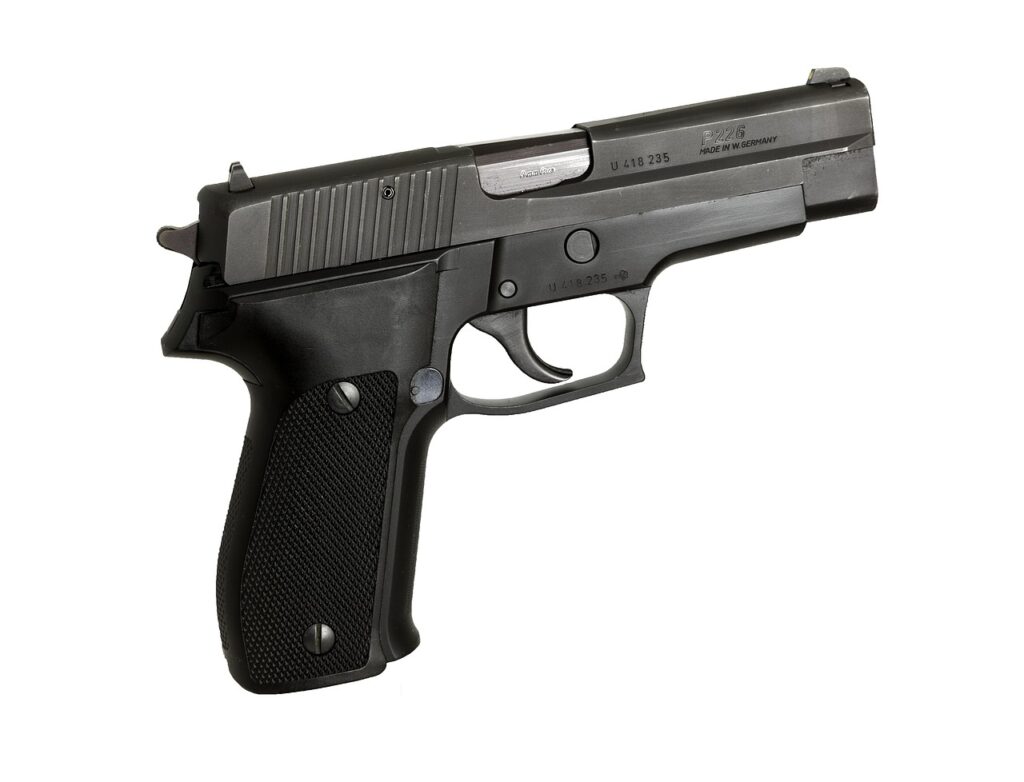 特殊部隊がベストと警官の拳銃 日本の警察が使用する銃（2025年最新版）現役採用モデルと歴代