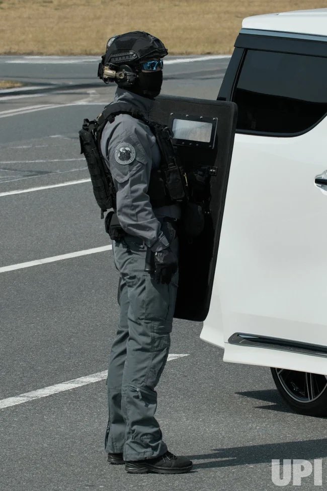 警護処隊員1
