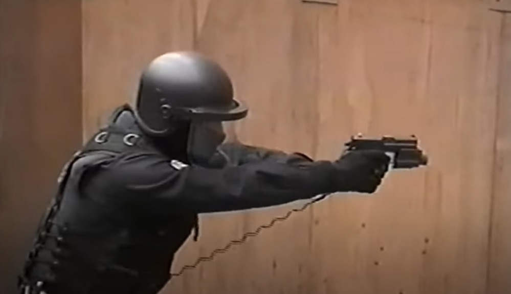 2002年5月に公開された警察庁広報ビデオ（SAT）より引用